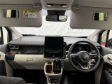 見通しのよいすっきりとした視界で、誰でも運転しやすいです。運転のしやすさは疲れにくさにも繋がりますよ♪
