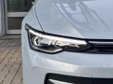 LEDマトリックスヘッドライト「IQ.LIGHT」。対向車や先行車を検知し、LEDを個別制御。まぶしさを抑えながら、夜間の視界をしっかり確保。