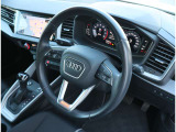 Audi正規ディーラーが高品質をお約束。高度な訓練・教育を受けたAudi専任メカニックが、100項目にもおよぶ精密な点検を実施。すべてクリアしたAudi車だけ、あなたのお手元に届けられるのです