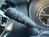 レバーに操作位置の表示があり、運転席から必要な設定を確認しやすい仕様です。雨天時など視界の確保が気になる場面でも、手元で扱いやすく便利にお使いいただけます。