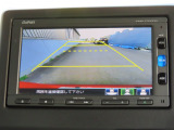 リアワイドカメラシステム!従来の視野に加えて、後方側方を約180&deg;まで見えるワイドビューと、後方を真上から見たような視野で駐車時などに便利なトップダウンビューの3つの視野があります!