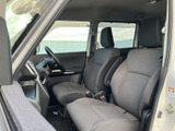 運転しやすい視界と、操作しやすい配置が魅力。快適なドライビングをサポートします。シートの形状も、体をしっかりと支えてくれます。