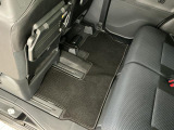しっかりと汚れ、砂ぼこりを落とし足元まで清潔な車内空間を作り上げております♪