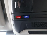 専用ボタンでコールセンターへ接続。状況に応じて緊急車両の要請やロードサービスの取次ぎを行います。重大事故の際は自動的にコールセンターにつながり、緊急車両やドクターヘリを要請します。(要申込)