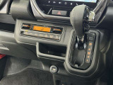 自動で車内温度を調整してくれる【オートエアコン】付きです