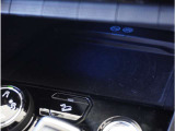 【ワイヤレス充電】ワイヤレス充電Qi規格に対応したスマートフォンなどの携帯機器を充電できます。