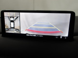 狭い場所での駐車やすれ違いなどでより的確な運転操作に役立つ360&deg;ビューモニターが装備されています。