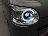 夜間ドライブの安心感を高めめるLEDヘッドランプは、丸目で愛嬌のあるデザインに。さらCANBUSロゴがオシャレを演出します。