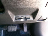 ETC車載器を装備しています。高速道路の料金所もストレスなく通行できます。すっきりとしたビルトインタイプですよ。