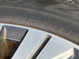 タイヤサイズは235/60R18