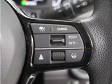 ◆アダプティブクルーズコントロール◆予め設定した車速内でクルマが自動的に加減速。前走車との適切な車間距離を維持しながら追従走行します。【LKAS】車線維持支援システムでステアリング操作を支援。
