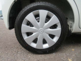 タイヤサイズは155/65R14です。純正の14インチホイールになります。