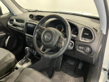 運転席周りになります。