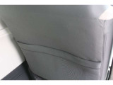 助手席の背面にはポケット収納もあります。