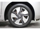 純正のホイールカバーが足元を飾ります!サイズは185/60R15になります。