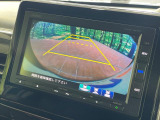 【バックカメラ】駐車時に後方がリアルタイム映像で確認できます。大型商業施設や立体駐車場での駐車時や、夜間のバック時に大活躍!運転スキルに関わらず、今や必須となった装備のひとつです!