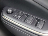 運転席からも操作可能な全席パワーウィンドウが装備されています。