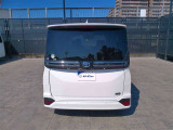 後ろが狭くてもサッと積める。途中で止められる安心のバックドア。後ろの駐車スペースが狭い時に重宝しますよ♪
