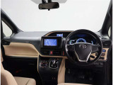 オシャレなインテリアで運転する気分も盛り上がりますよね^^