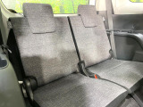 床下収納式のサードシートです。座席部分をコンパクトに収納でき、広大な荷室スペースとしてお使いいただけます!乗車人数や荷物の量など利用シーンに合わせて3列目を有効活用でき、とっても便利♪