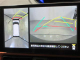 パノラミックビューモニター付きです。車両を上から見たような映像をディスプレイオーディオ画面に表示。運転席からの目視だけでは見にくい、車両周辺の状況をリアルタイムでしっかり確認できます。