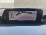 狭い場所での駐車やすれ違いなどでより的確な運転操作に役立つ360&deg;ビューモニターが装備されています。