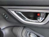 ドライビングポジションを記憶させ、運転する人が代わってもすぐに自分のポジションを呼び出せます。