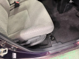痛みの出やすい運転席シートの角、フロアマット、座面、ともに良好です