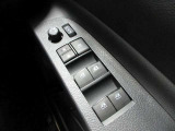 電動格納ミラーを搭載しています!オートモード設定でドアロックの解除と同時に折り畳まれているサイドミラーが展開し、ドアを施錠するとサイドミラーが格納します!快適なドライブをお楽しみください♪