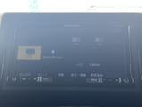 FM・AMラジオやテレビ、Bluetooth Audioなど、音声やメディアの選択肢が画面に表示されています。使いたいソースを見分けやすく、好みに合わせて車内の音を楽しめます。