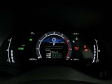 運転に役立つ情報を分かりやすく表示するマルチインフォメーションディスプレイを中央に配したとても見やすいメーター☆