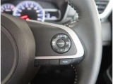 【レーダークルーズコントロール】車速に応じた車間距離を保ちながら、追従走行を支援します。