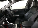高いホールド性で運転姿勢が安定します。長距離ドライブでも疲れにくいのが魅力です。快適なドライビングライフをお送りください♪