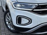 LEDマトリックスヘッドライト「IQ.LIGHT」。対向車や先行車を検知し、LEDを個別制御。まぶしさを抑えながら、夜間の視界をしっかり確保します。