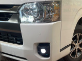 【LEDヘッドライト】悪天候や夜間走行時も良好な視界を確保し安心して運転できる高輝度LEDヘッドライトを装備!点灯速度が早く、消費電力も抑えられています。
