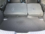 後部のシートを倒すとこんなに広々空間が!大きなお荷物を乗せる時でも心配ありません!