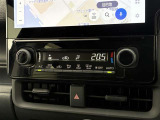 オートエアコンは温度を設定するだけで、自動で風量などを設定してくれます。運転しながら操作も必要ないので、安全性も向上します。