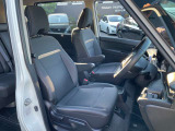 ゆったり座れる運転席です