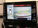 パノラミックビューモニター付きです。車両を上から見たような映像をディスプレイオーディオ画面に表示。運転席からの目視だけでは見にくい、車両周辺の状況をリアルタイムでしっかり確認できます。
