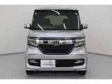 Honda SENSING搭載!ミリ波レーダー単眼カメラで、クルマの前方の状況を認識。ブレーキやステアリングの制御技術と強調し、安全・快適な運転や事故回避を支援する先進のシステムです。
