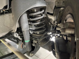 お車を安心してお乗りいただく為には、足回りの定期点検が欠かせません。サービスサポート(有償保証)では無料点検もご提供しており、安心のカーライフをお過ごしいただけるサポート体制が整っています。