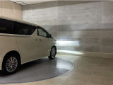 LEDヘッドランプです。十分な明るさを保ちつつも消費電力が少なく、バルブ寿命も長いのが特徴です。瞬時にMAXの光量を発揮するのもLEDならではです。