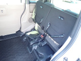 ◆チップアップ&ダイブダウン機構付【ULTR SEAT】は後席座面を左右分割で跳ね上げることができます。トランクで積載できない背の高い荷物をラクラク収納できます。ホンダ車ならではの人気装備です。