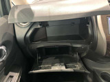 車検証入れになどにも使える便利な収納BOXあります。