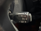 【クルーズコントロール】高速道路もラクラク走行。アクセルを離しても一定速度で走行ができ、長距離運転時の負担を軽減!加速・減速も簡単なスイッチ操作で調整できます。