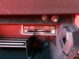ETC車載器を装備しています。高速道路の料金所もストレスなく通行できます。すっきりとしたビルトインタイプですよ。