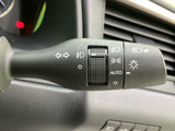 操作しやすいウインカーレバーで、安全な車線変更をサポート。直感的に操作できるので、運転に集中できます。