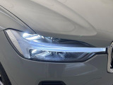 【LEDヘッドライト】悪天候や夜間走行時も良好な視界を確保し、安心して運転できる高輝度LEDヘッドライト!北欧神話に登場する「トールハンマー」をモチーフにした、一目でボルボとわかるデザインです。
