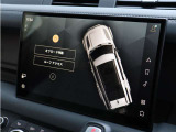 乗降性を高める電動サイドステップ。ルーフへの荷物の積み下ろしにも便利な装備です。