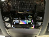 レクサスオーナー様をお守りするためのヘルプネットスイッチです。万一の際は専門オペレーターにつながり、警察や消防への緊急通報をサポートします。
